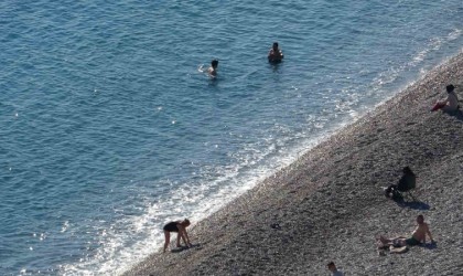 Antalyada aralık ayında yazdan kalma günler yaşanıyor