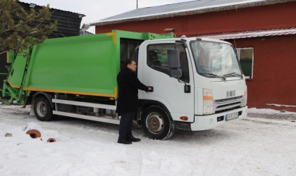 Ardahan Belediyesine yeni çöp kamyonu hibe edildi