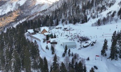 Artvin Atabarı Kayak Merkezinde 7. Geleneksel Kar Şenliği coşkuyla kutlandı