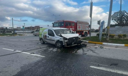 Balıkesirde çift taraflı trafik kazası; 2 yaralı