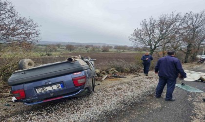 Balıkesirde trafik kazasında araç ters döndü: 1 ölü, 2 yaralı