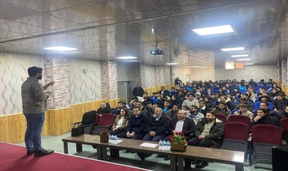 Bayburt Fen Lisesinde ‘Yapay Zeka ve Kimlik konulu bilim söyleşisi düzenlendi