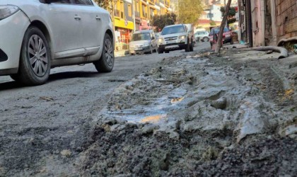 Beyoğlunda İSKİ ve İBBnin bitmek bilmeyen çalışması mahalleyi çamur içinde bıraktı