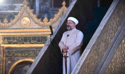 Diyanet İşleri Başkanı Erbaş, Ayasofya Camiinde hutbe okudu: İçki kötülüklerin anasıdır