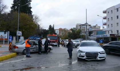 Dönülmez tabelasını dikkate almadı, kaza yaptı: 1 yaralı