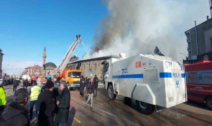 Erzurumda tarihi binada çıkan yangın söndürüldü