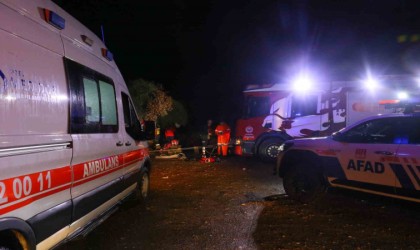 Falezlerden denize düşen araç için ekipler arama çalışması yaptı