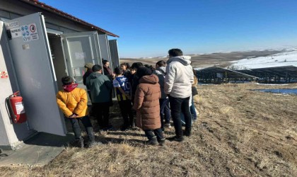 Güneş enerji santralinde fen bilimleri dersi