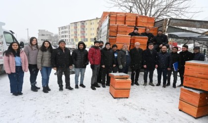 Güründe 14 üreticiye 20şer kovan dağıtıldı