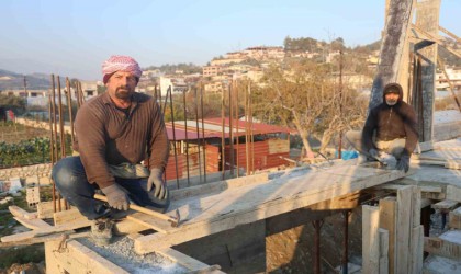 Her köşesinde binaların yükseldiği Hatayda inşaat kalıpçılarının yevmiyesi bin 750 TLyi buldu