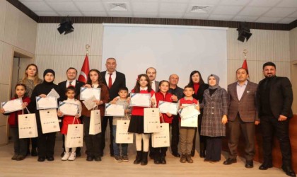 İstiklal Marşını en iyi okumak için yarıştılar