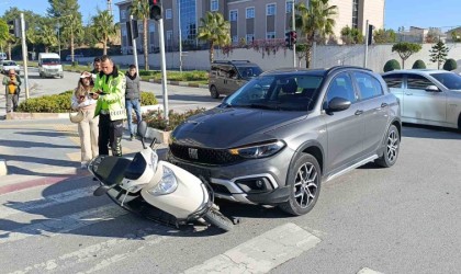 Manavgatta otomobil ile motosiklet çarpıştı: 1 yaralı