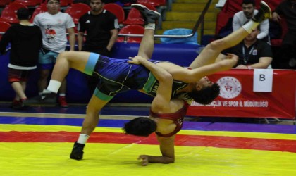 Manisada Okul Sporları Güreş Grup Müsabakaları başladı