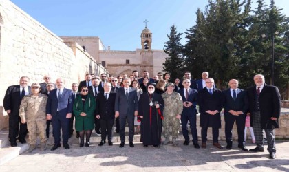 Mardin Valisi Akkoyun, Süryanilerin Doğuş Bayramını kutladı