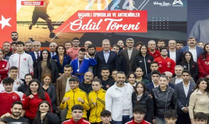 Mersinde başarılı sporcular ve antrenörler ödüllendirildi