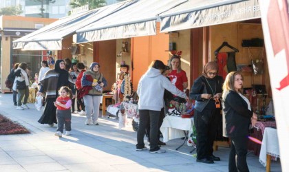 Mersinde üretici kadınlar, yılbaşı stantlarında el emeği ürünlerini sergiliyor