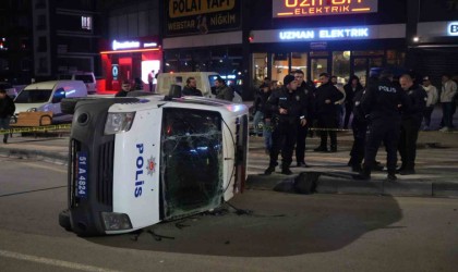 Niğdede polis otosu ile otomobil çarpıştı: 6 yaralı