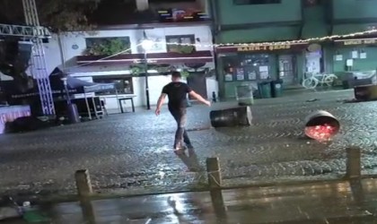 Odunpazarı Belediyesinin Yeni Yıl Pazarı tezgahları saldırıya uğradı