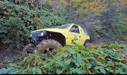 Off-Road tutkunlarından aksiyon dolu orman gezisi