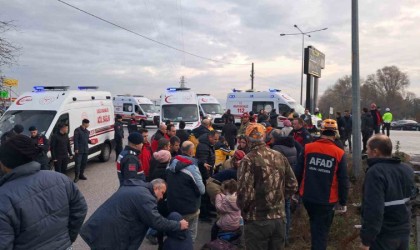 Okul servisi ile tır çarpıştı... 8 öğrencinin durumu ağır ağır