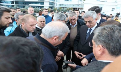 Sağlık Bakanı Prof. Dr. Memişoğlu, helikopter kazasının yaşandığı bölgede incelemelerde bulundu