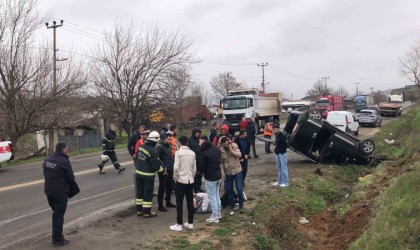 Tekirdağda virajda kayan araç takla attı: 2 yaralı