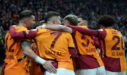 Trendyol Süper Lig: Galatasaray: 2 - Trabzonspor: 1 (İlk yarı)