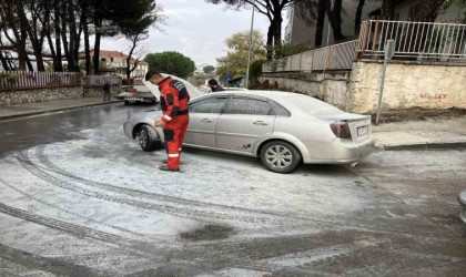 Yatağanda araç yangını korkuttu