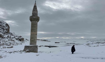 Ağrıdaki cami minaresi Yazıcı Barajının simgesi oldu