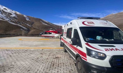 Ambulans helikopter 2 kez Bahçesaraya uçtu