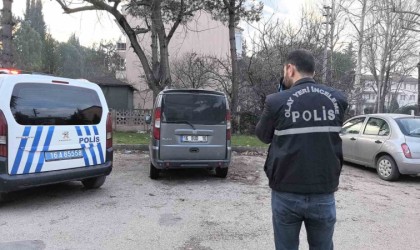 Aracını görünce gözlerine inanamadı: Kurşunların isabet ettiği kamyonet delik deşik oldu