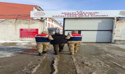 Aranan şahıslar jandarmadan kaçamadı