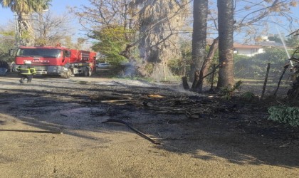 Arsuzda çıkan otluk yangınını itfaiye söndürdü