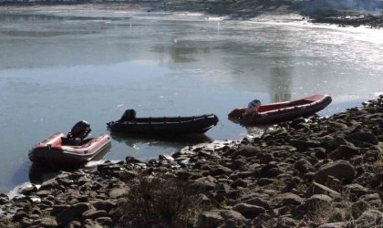 Azatlı Göletinde kaybolan genci arama çalışmaları sürüyor