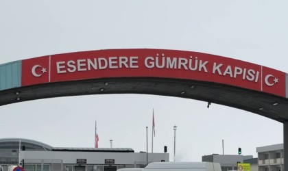 Bulduğu cüzdanı Türkiyeye getirerek sahibine teslim etti