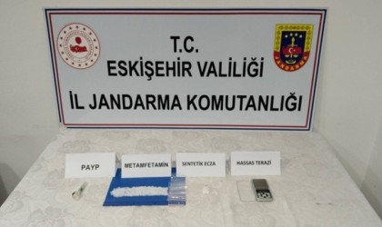 Bursadan Eskişehire uyuşturucu madde getiren şahsı jandarma yakaladı