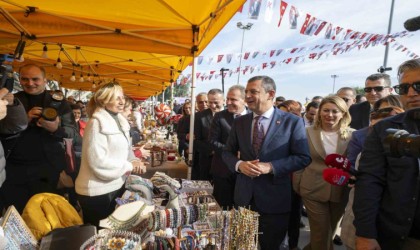 CHP Genel Başkanı Özel, Mersinde üretici kadınlarla buluştu