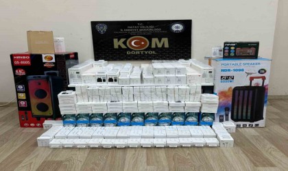 Dörtyolda 494 adet kaçak telefon aksesuarı ele geçirildi