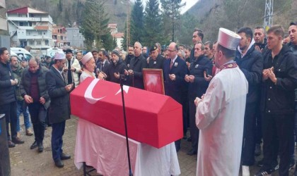 Görevi başında kalp krizi geçiren Uzman çavuş memleketi Giresunda son yolculuğuna uğurlandı