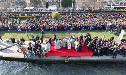 Haliçte denizden haç çıkarma töreni yapıldı