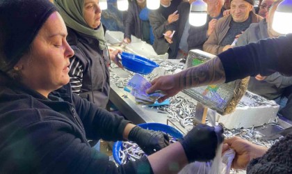 Hopada 30 liralık hamsiye yoğun ilgi