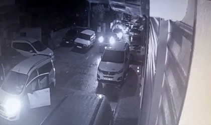 İzmirde yol kavgasında 22 yaşındaki genç 4 yerinden bıçaklandı