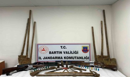 Jandarmadan define avcılarına suçüstü: 5 gözaltı