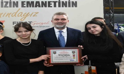 Kahramanmaraşta şehit çocuklarının karne sevincine ortak olundu