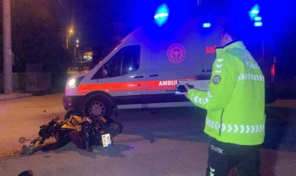 Karamanda motosiklet ile otomobil çarpıştı: 2 yaralı