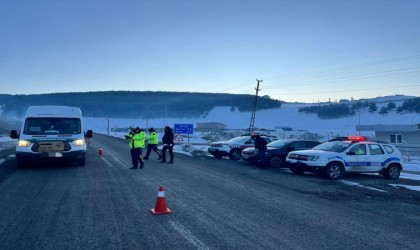 Karsta jandarma, şok yol uygulamalarını sürdürüyor