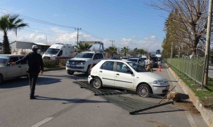 Makas atan araç kazaya sebep oldu: 2 yaralı