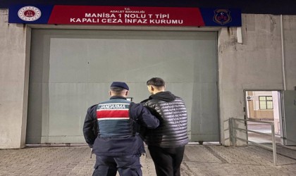 Manisada 5 ayrı suçtan aranan şahıs jandarma tarafından yakalandı