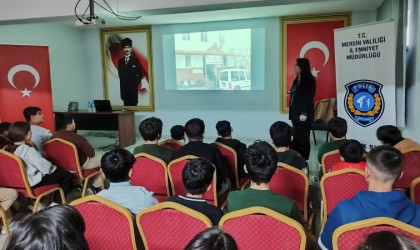 Mersin polisi çocukları bilgilendiriyor