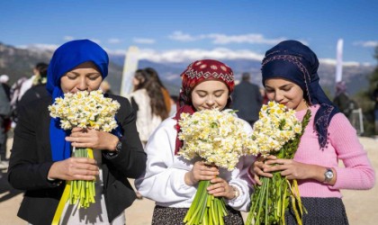 Mersinde 3. Nergis Şenliği düzenlendi